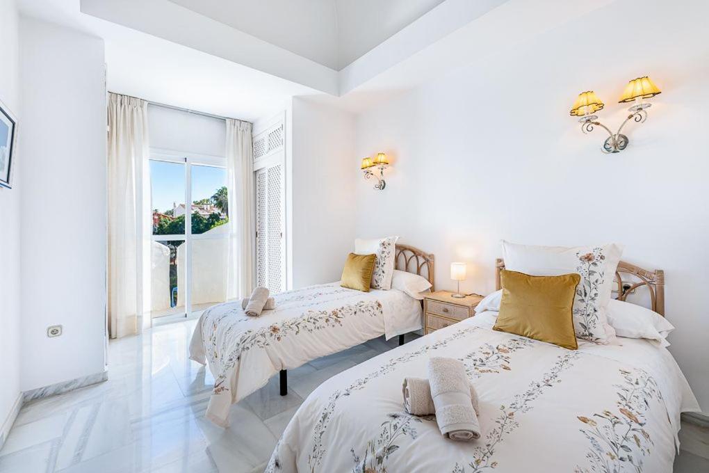 Puerto De Benalmadena Apartamento Vacacional Con Vistas Al Mar Y Yates Tres Habitaciones 2 Banos ภายนอก รูปภาพ