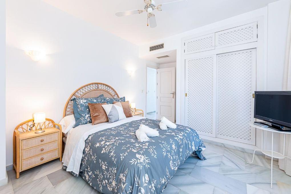 Puerto De Benalmadena Apartamento Vacacional Con Vistas Al Mar Y Yates Tres Habitaciones 2 Banos ภายนอก รูปภาพ