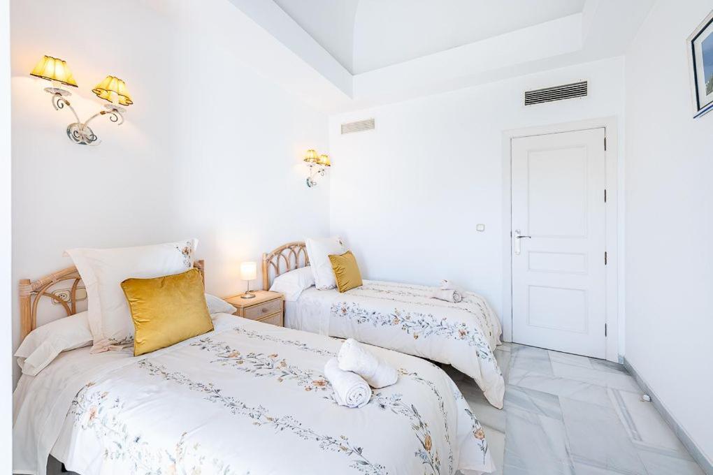 Puerto De Benalmadena Apartamento Vacacional Con Vistas Al Mar Y Yates Tres Habitaciones 2 Banos ภายนอก รูปภาพ