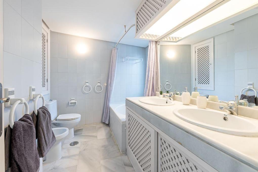 Puerto De Benalmadena Apartamento Vacacional Con Vistas Al Mar Y Yates Tres Habitaciones 2 Banos ภายนอก รูปภาพ